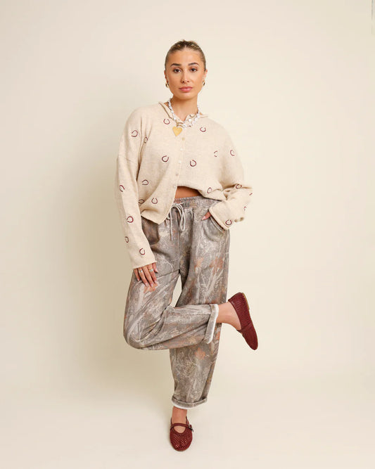 HIP CRUSHING ON CAMO BARREL SWEATS